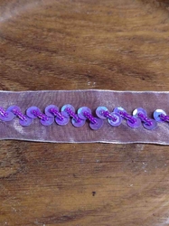 Flitrový prýmek na monofilu šíře 27 mm barva fialková