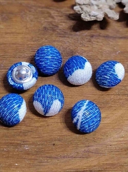 Knoflík celokovový potažený vypouklý průměr 10 mm barva modro bílá