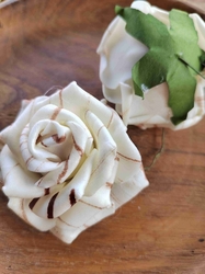Pěnová růže na drátku Ø6 cm krémová