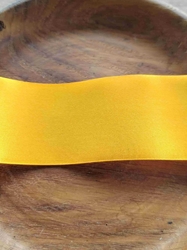 Atlasová stuha šíře 50 mm oboulící 5 m barva zlatá