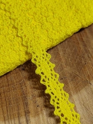 Krajka / vsadka paličkovaná šíře 12 mm žlutá