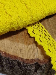 Bavlněná krajka šíře 28 mm paličkovaná žlutá