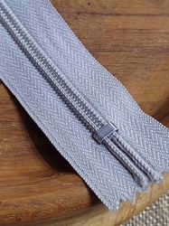 Zip spirálový šíře 5 mm délka 16 cm khaki světlá