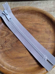 Zip kostěný šíře 5 mm délka 16 cm šedá světlá