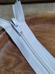 Spirálový zip šíře 3 mm délka 16 cm bílá