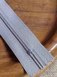 Spirálový zip šíře 3 mm délka 16 cm khaki světlá