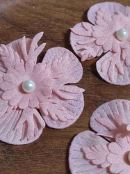 Textilní květ 3D Ø53 mm s perlou lososová