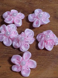 Saténový květ Ø25 mm s perlou růžová světlá