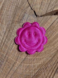 Aplikace saténová kytička s úsměvem barva pink