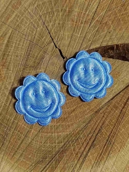 Aplikace saténová kytička s úsměvem barva světle modrá