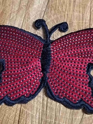 Nažehlovačka motýl s flitry barva červená