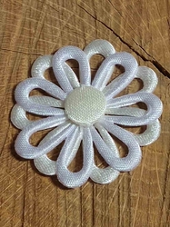 Aplikace saténová květ dvojitý barva bílo smetanová