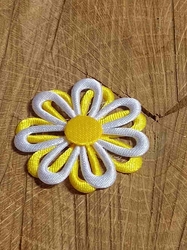 Aplikace saténová květ dvojitý barva bílo žlutá