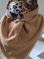 Šátkošála hnědá a leopardí potisk