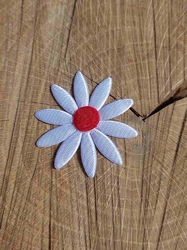 Saténová aplikace květina bílá s červeným středem