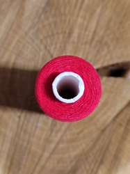 Polyesterové nitě Unipoly návin 500 m 336 červená