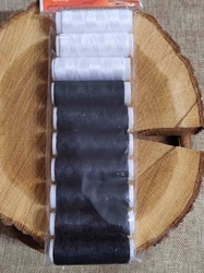 Polyesterové nitě návin 45 m 40/2 bílá a černá