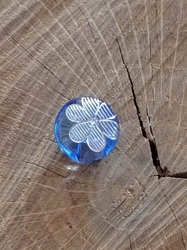 Knoflík květ s kamínkem menší modrý