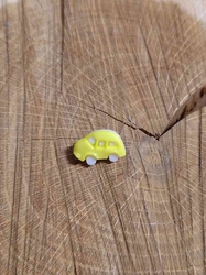 Knoflík dětský auto barva žlutá 