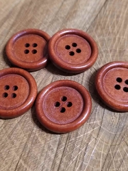 Dřevěný knoflík 25 mm čtyřdírkový třešeň