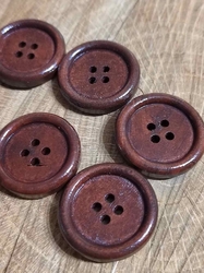 Dřevěný knoflík 25 mm čtyřdírkový barva ořech