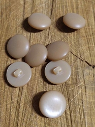 Knoflík béžový s krčkem barva béžová