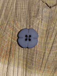 Knoflík květ čtyřdírkový barva šedá