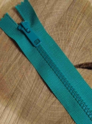 Zip kostěný šíře 5 mm délka 16 cm barva zelená