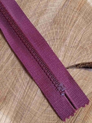 Zip kostěný šíře 5 mm délka 16 cm barva vínová