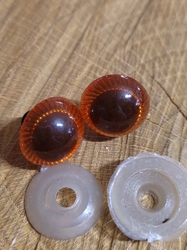 Oči s pojistkou Ø18 mm barva hnědá