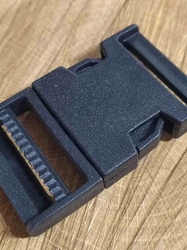 Spona trojzubec šíře 40 mm barva černá