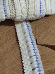 Třásně šíře 21 mm barva smetanová