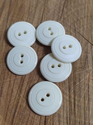 Knoflík dvoudírkový větší barva bílá