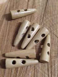 Dřevěný knoflík roh barva hnědá světlá