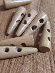 Dřevěný knoflík roh barva hnědá světlá