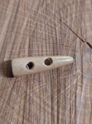 Dřevěný knoflík roh barva hnědá světlá