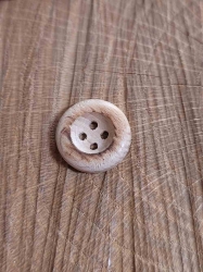 Dřevěný knoflík čtyřdírkový barva přírodní 