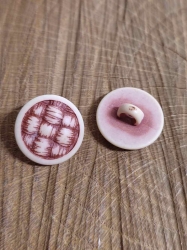 Knoflík hnědo béžový s krčkem