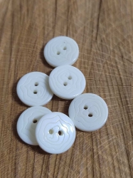 Knoflík bílý s rytým vzorem barva bílá