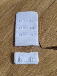 Zapínání na podprsenky šíře 34 mm dvouřadé barva bílá