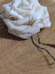 Pěnová růže na drátku Ø6 cm barva krémová hnědá