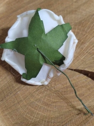 Pěnová růže na drátku Ø6 cm barva krémová hnědá