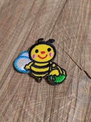 Nažehlovačka včelka s košíkem 