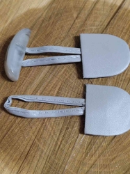 Designové zapínání s knoflíkem barva šedá světlá