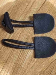 Designové zapínání s knoflíkem barva černá