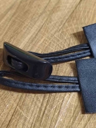 Designové zapínání s knoflíkem barva černá