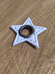 Průchodka s koženkovou hvězdou k našití barva bílá