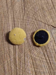 Knoflík potažený průměr 17 mm barva hořčicová a zlaté tečky