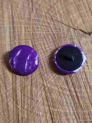 Knoflík potažený průměr 17 mm barva fialovo bílá