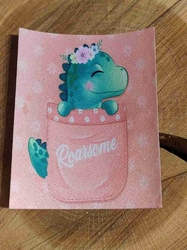 Textilní nažehlovačka dinosaurus v kapsičce